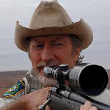 Bryan Brown, gettin his country cop on.